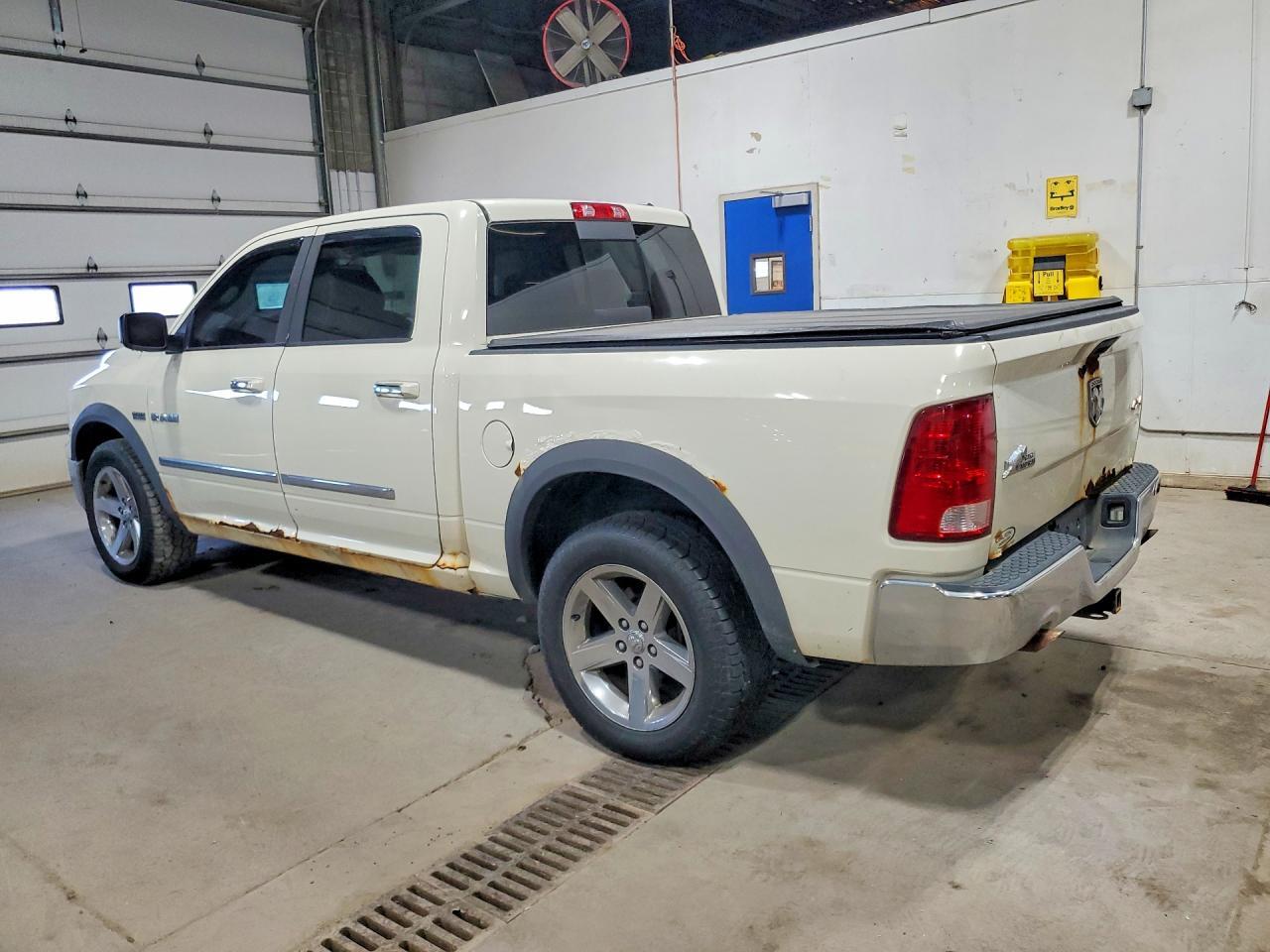 2010 DODGE RAM 1500 — Фото 2 из 12