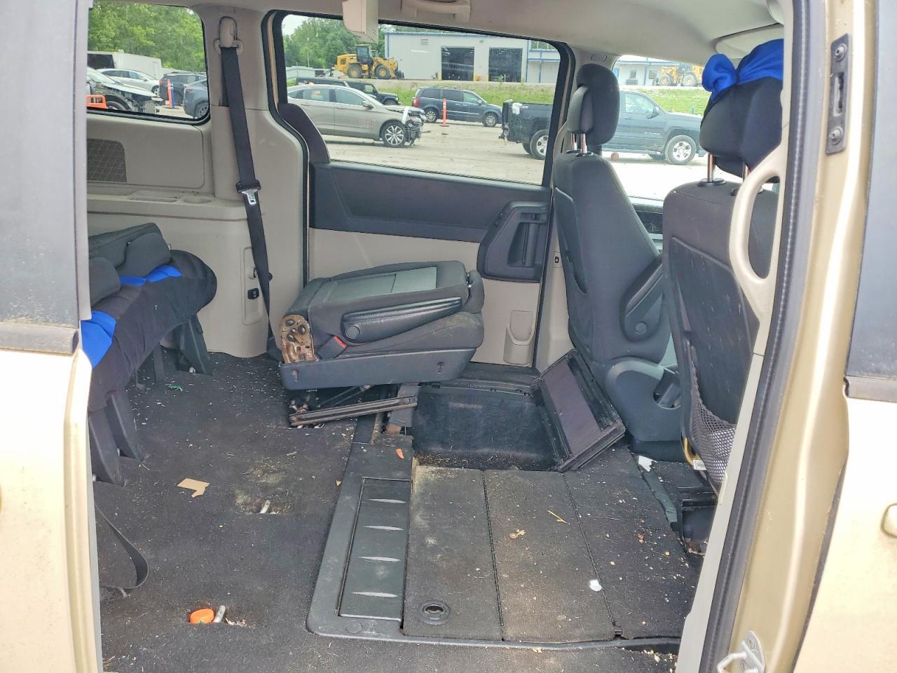 2010 DODGE GRAND CARAVAN SXT — Фото 11 из 13