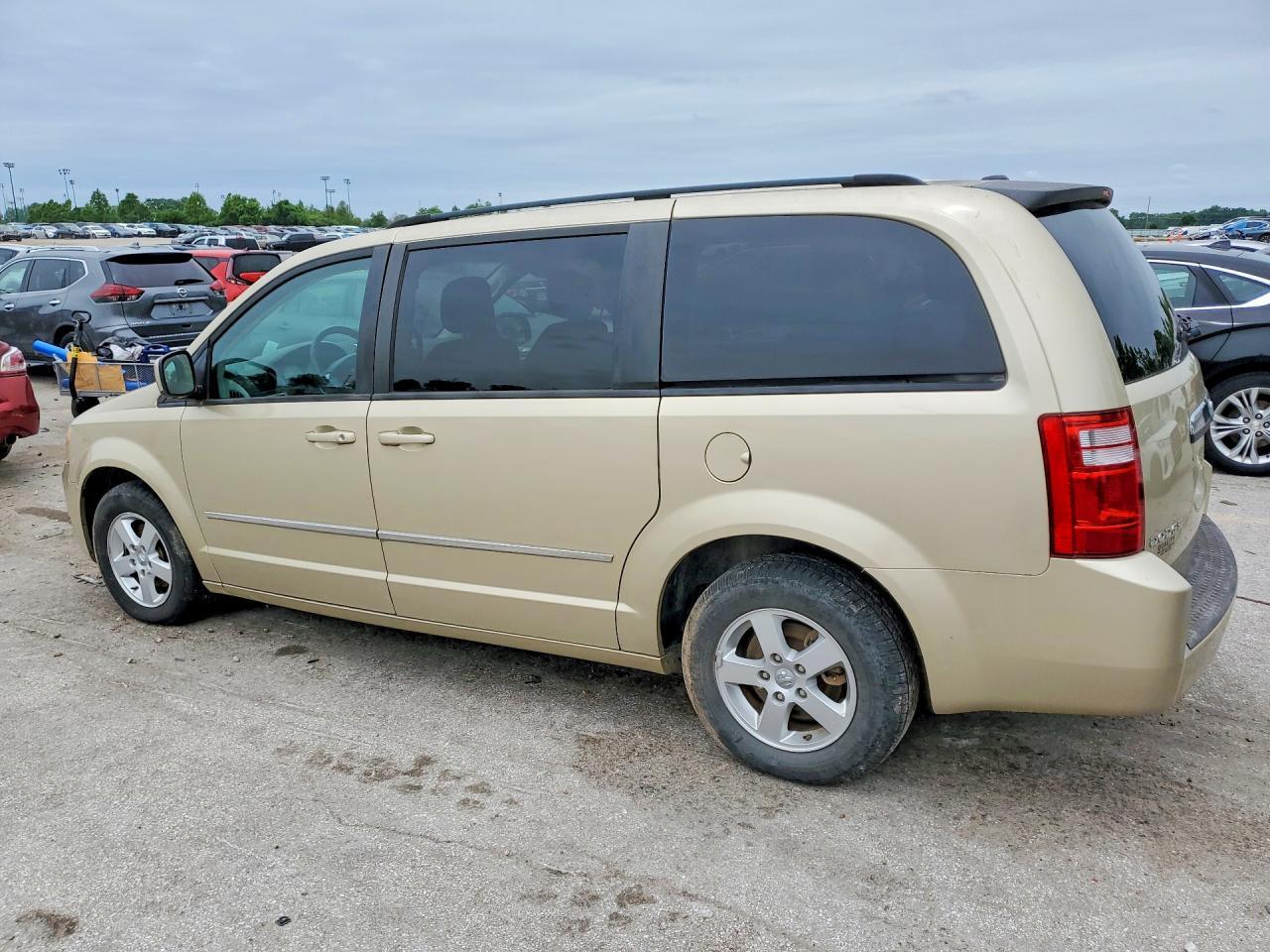 2010 DODGE GRAND CARAVAN SXT — Фото 2 из 13