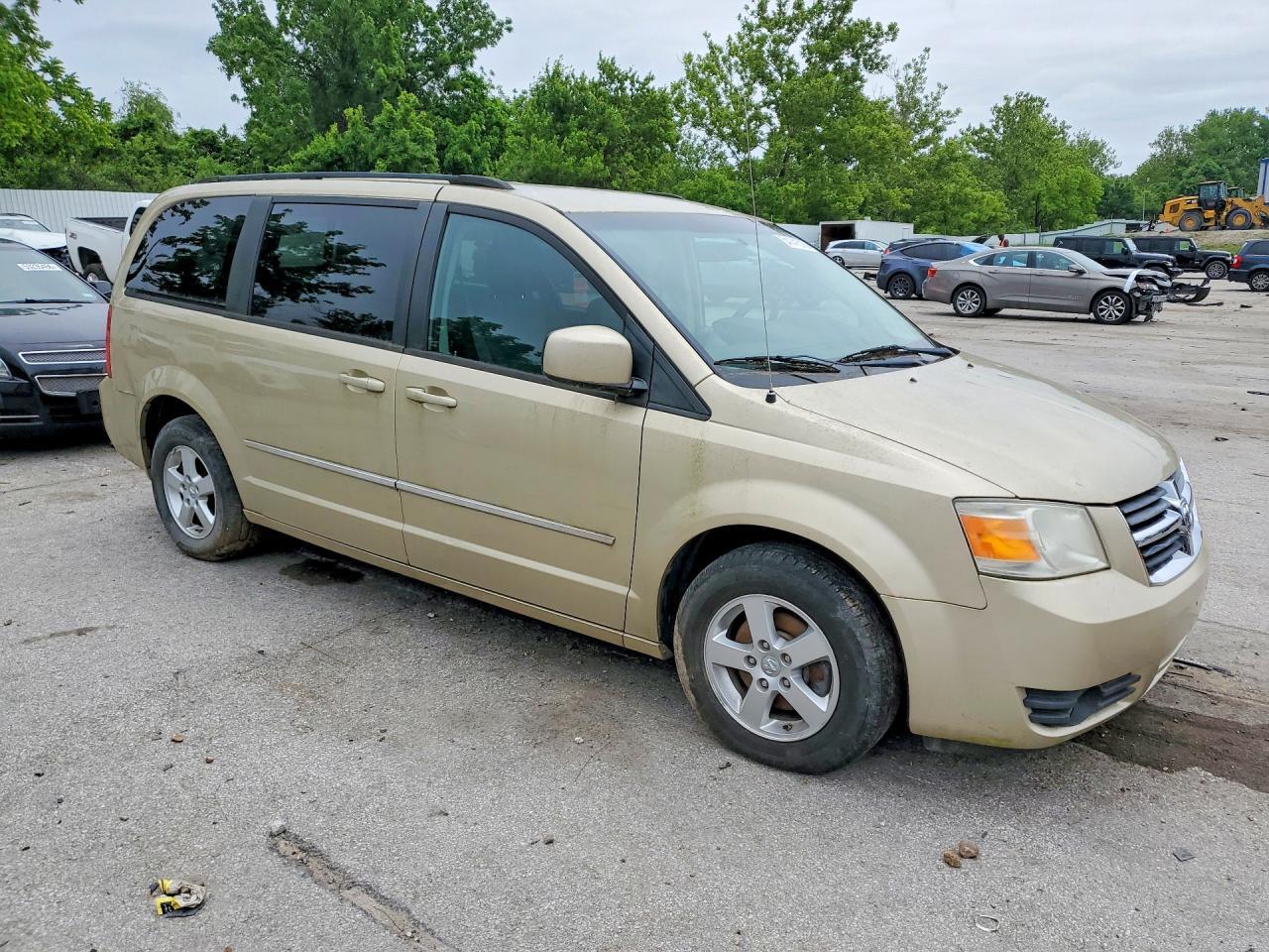 2010 DODGE GRAND CARAVAN SXT — Фото 4 из 13