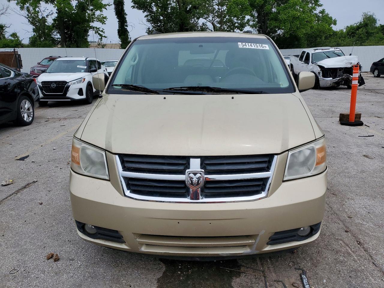 2010 DODGE GRAND CARAVAN SXT — Фото 5 из 13
