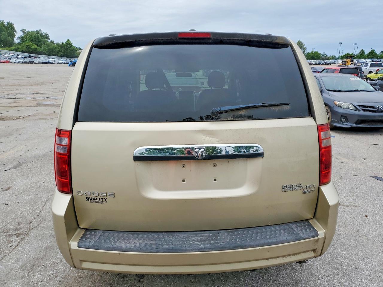 2010 DODGE GRAND CARAVAN SXT — Фото 6 из 13