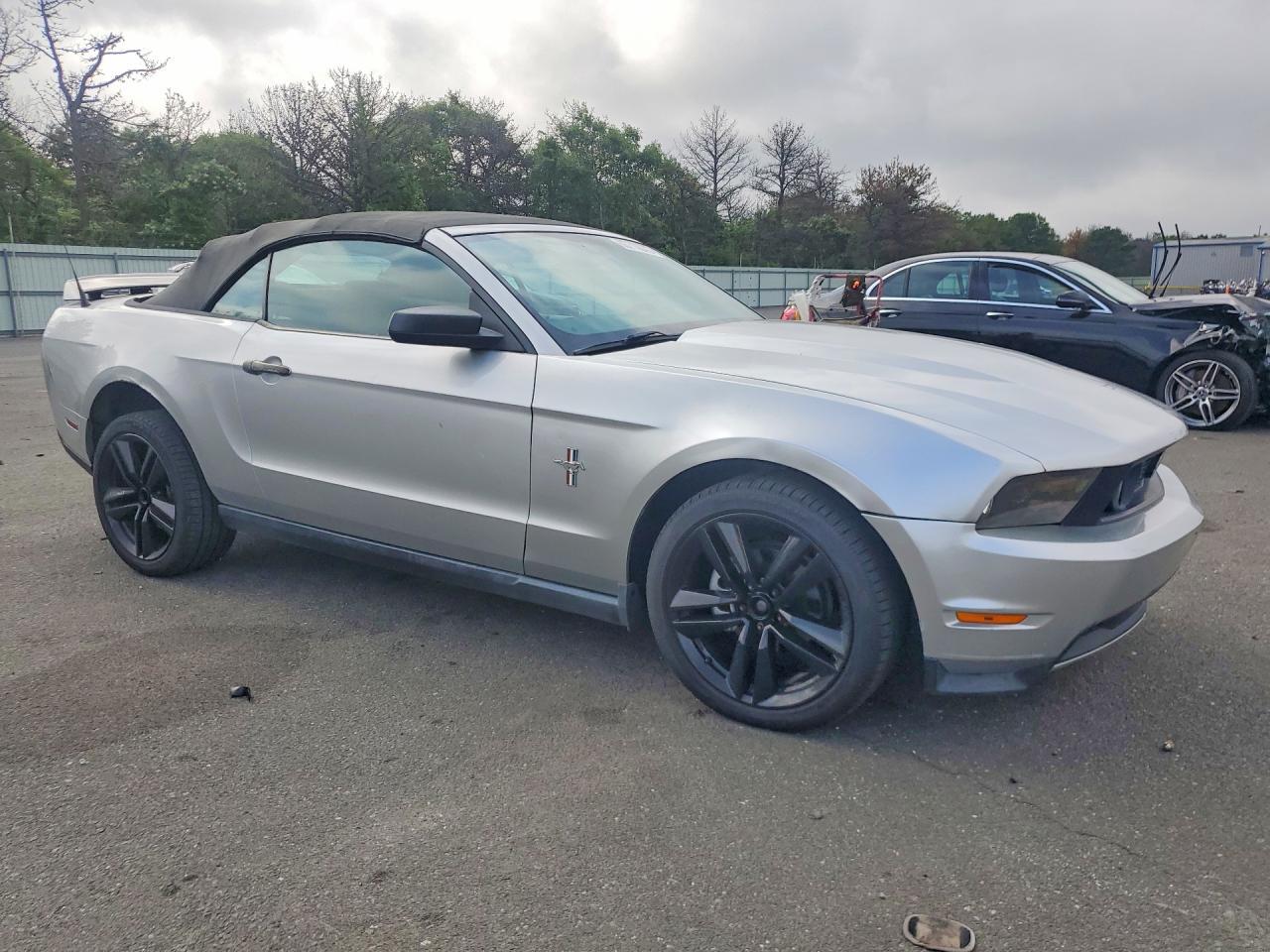 2010 FORD MUSTANG — Фото 4 из 12
