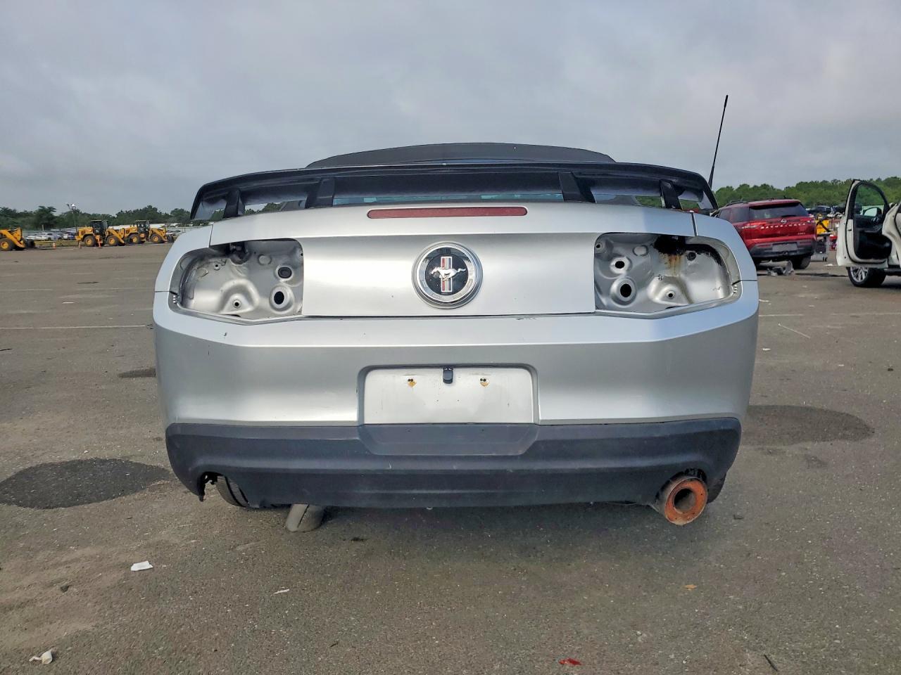 2010 FORD MUSTANG — Фото 6 из 12