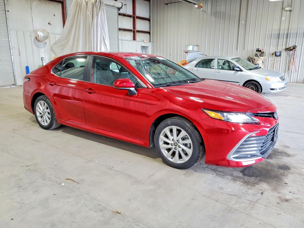 2024 TOYOTA CAMRY LE — Фото 4 из 12