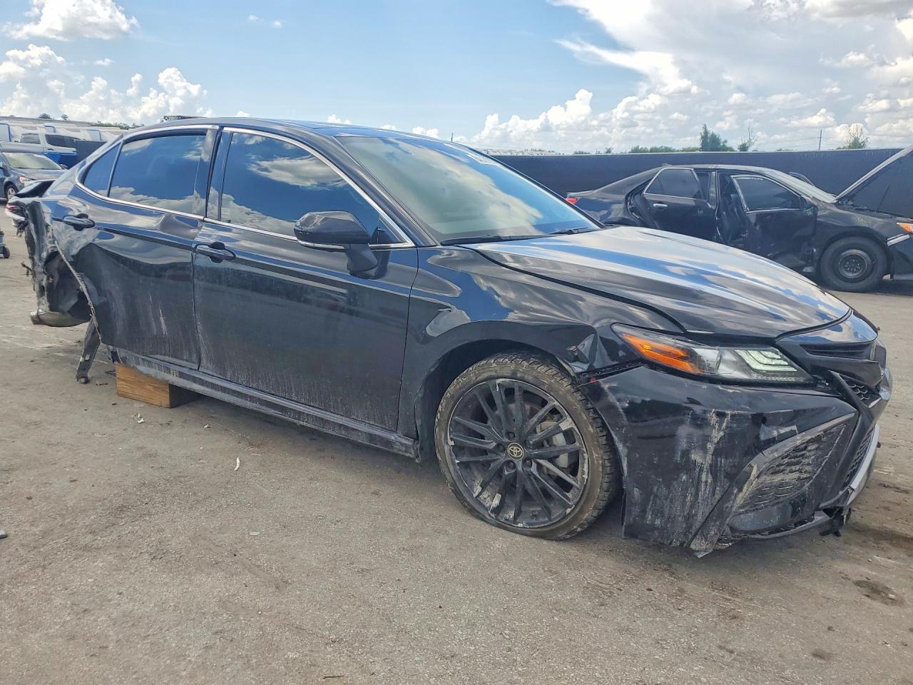 2024 TOYOTA CAMRY XSE V6 — Фото 4 из 13