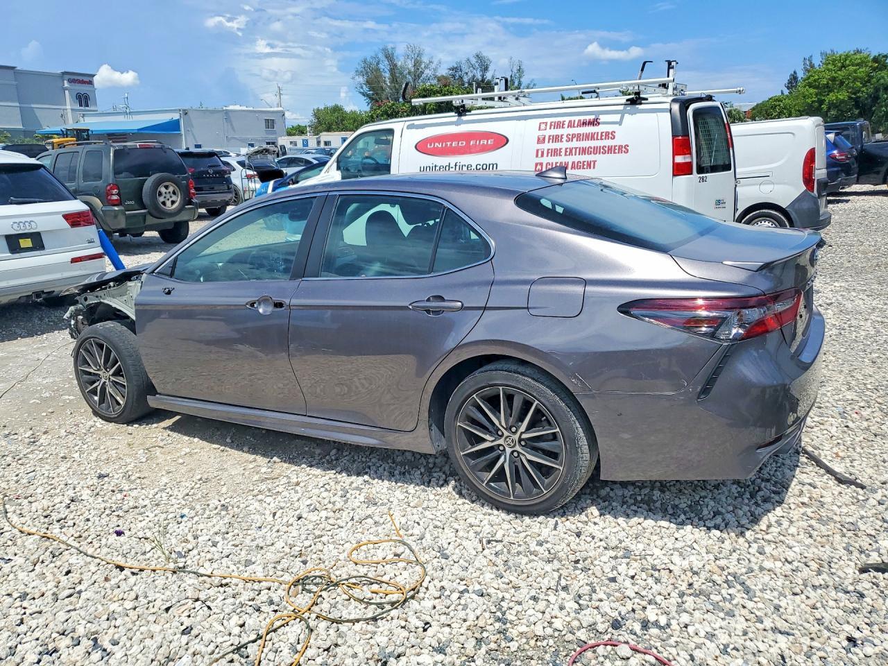2024 TOYOTA CAMRY SE — Фото 2 из 13