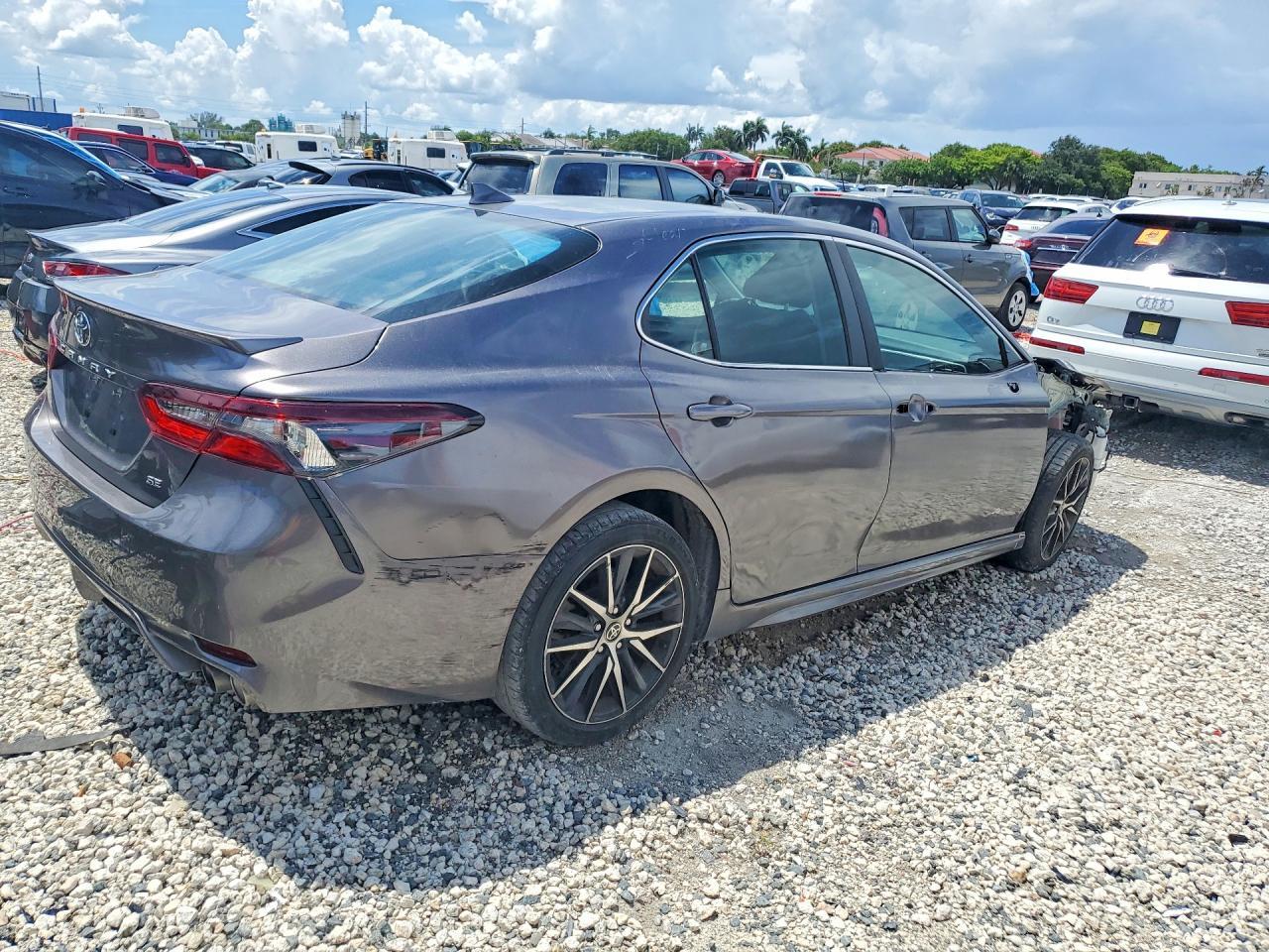 2024 TOYOTA CAMRY SE — Фото 3 из 13