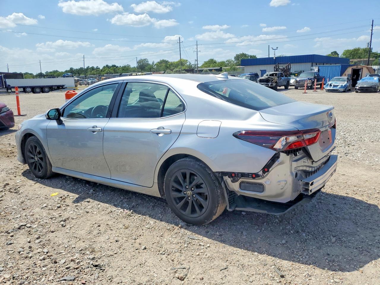 2024 TOYOTA CAMRY LE — Фото 2 из 13