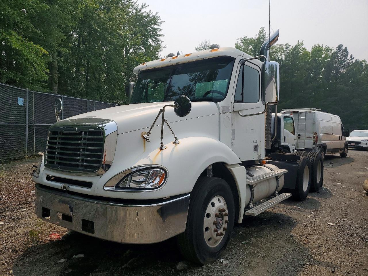 2007 FREIGHTLINER COLUMBIA 120 SEMI TRUCK — Фото 2 из 10