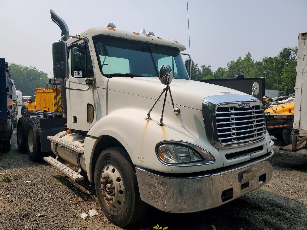 2007 FREIGHTLINER COLUMBIA 120 SEMI TRUCK — Фото 9 из 10