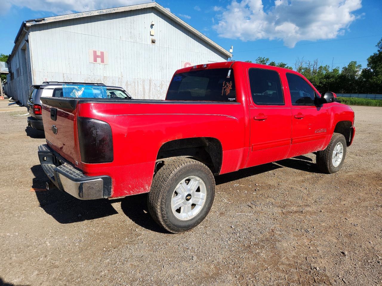 2013 CHEVROLET SILVERADO K1500 LT — Фото 3 из 12