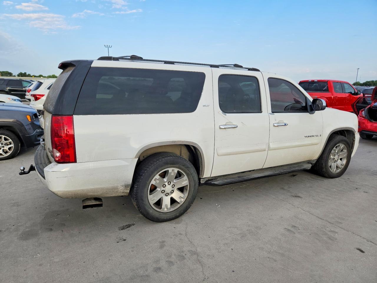 2007 GMC YUKON XL C1500 — Фото 3 из 12