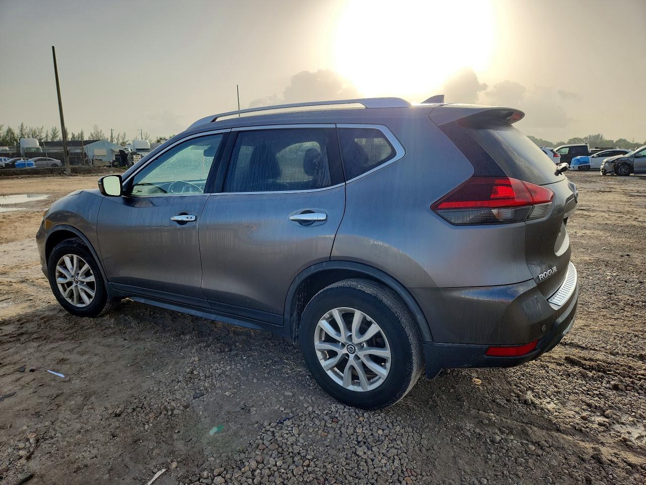 2020 NISSAN ROGUE SV — Фото 2 из 13