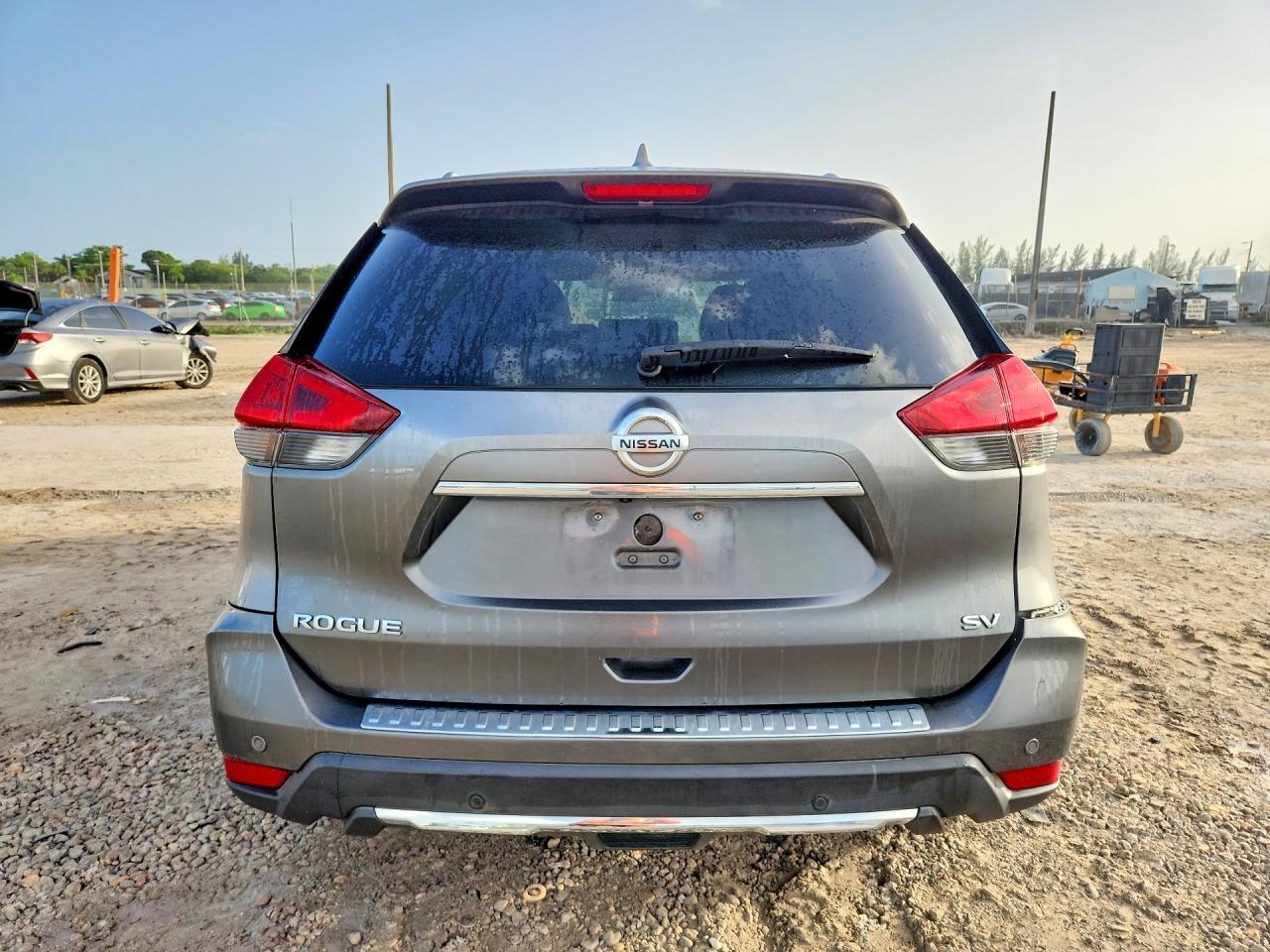 2020 NISSAN ROGUE SV — Фото 6 из 13