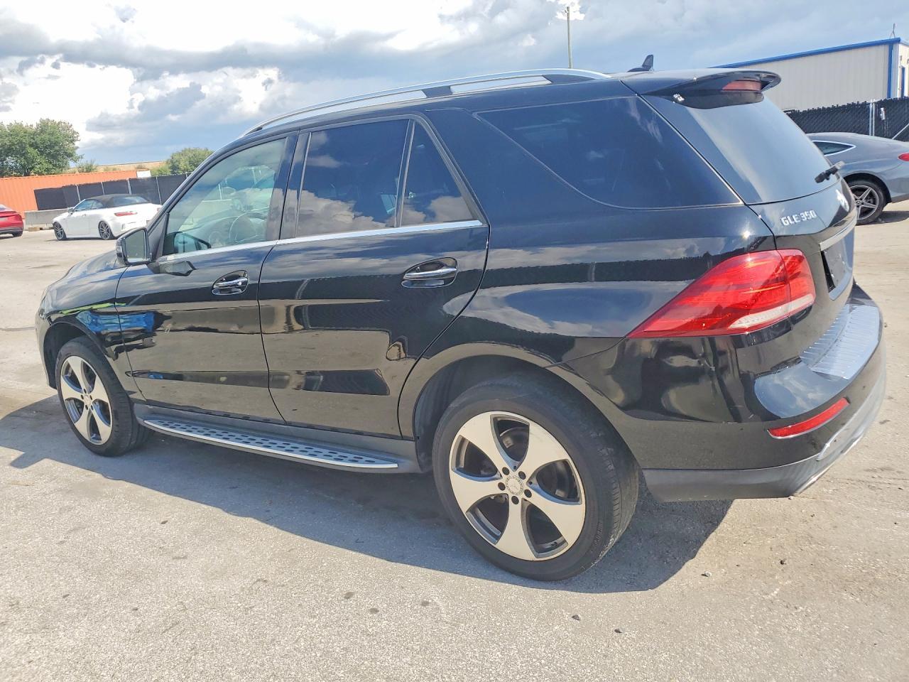 2016 MERCEDES-BENZ GLE 350 — Фото 2 из 13