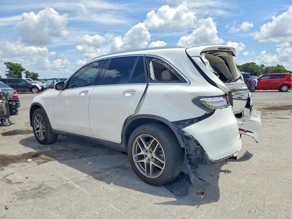 2016 MERCEDES-BENZ GLC 300 — Фото 2 из 15
