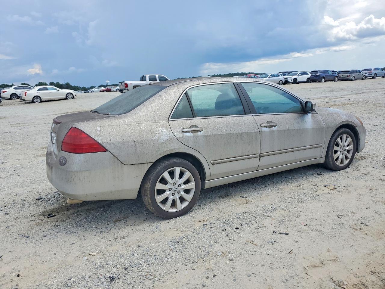 1HGCM665X7A072708 2007 HONDA ACCORD photo no. 3