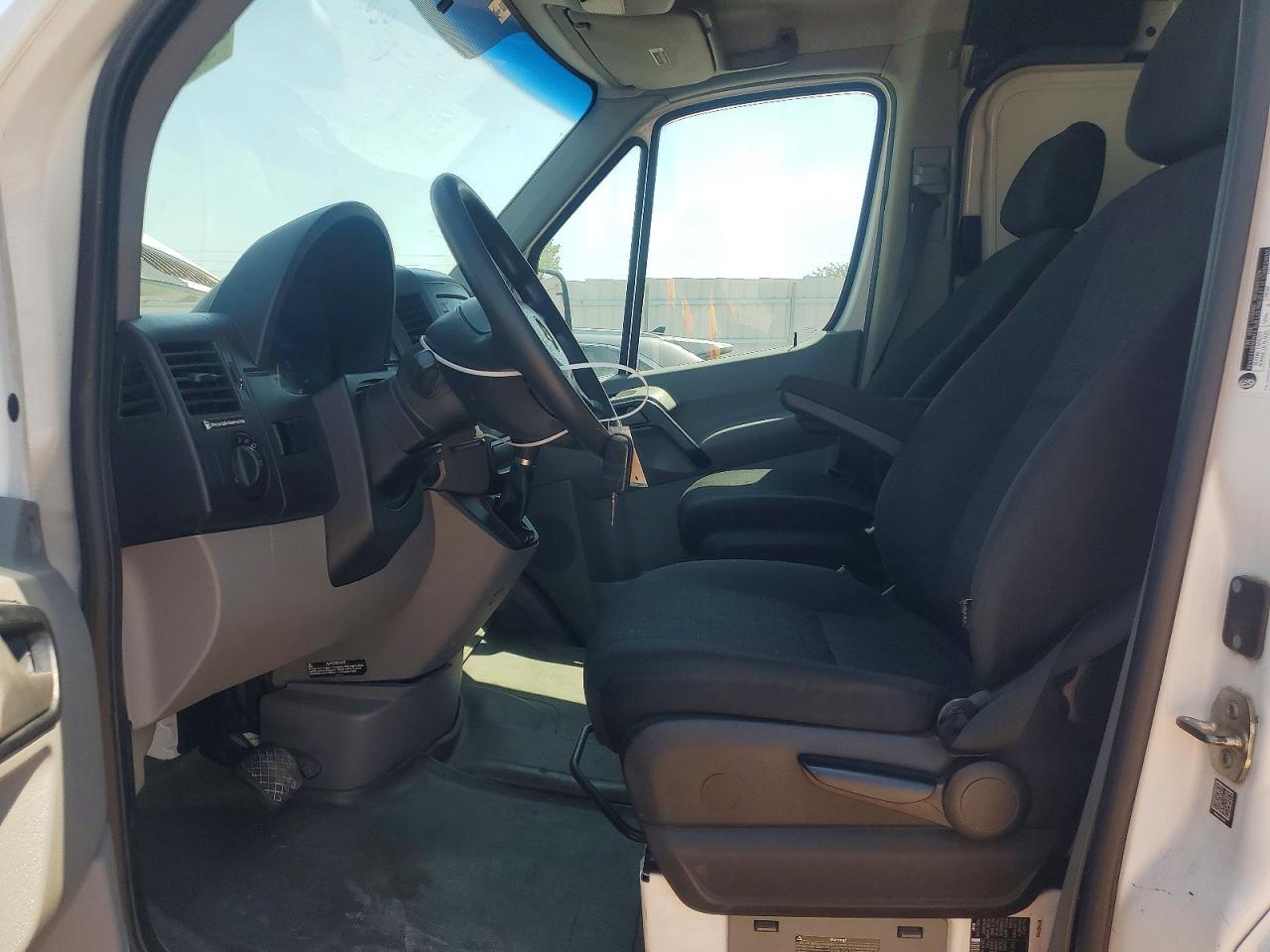 2016 MERCEDES-BENZ SPRINTER 2500 — Фото 7 из 13
