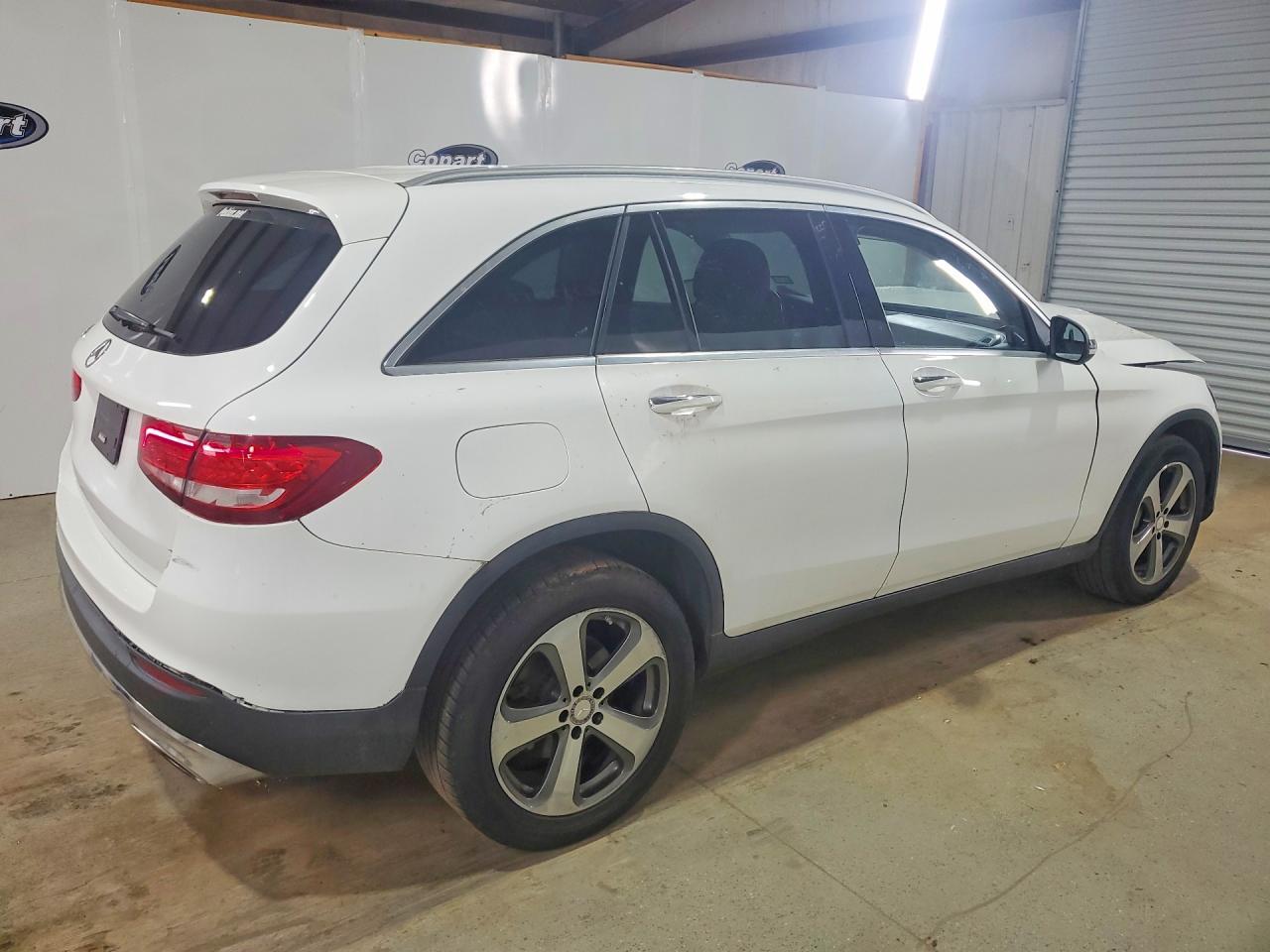 2016 MERCEDES-BENZ GLC 300 — Фото 3 из 12