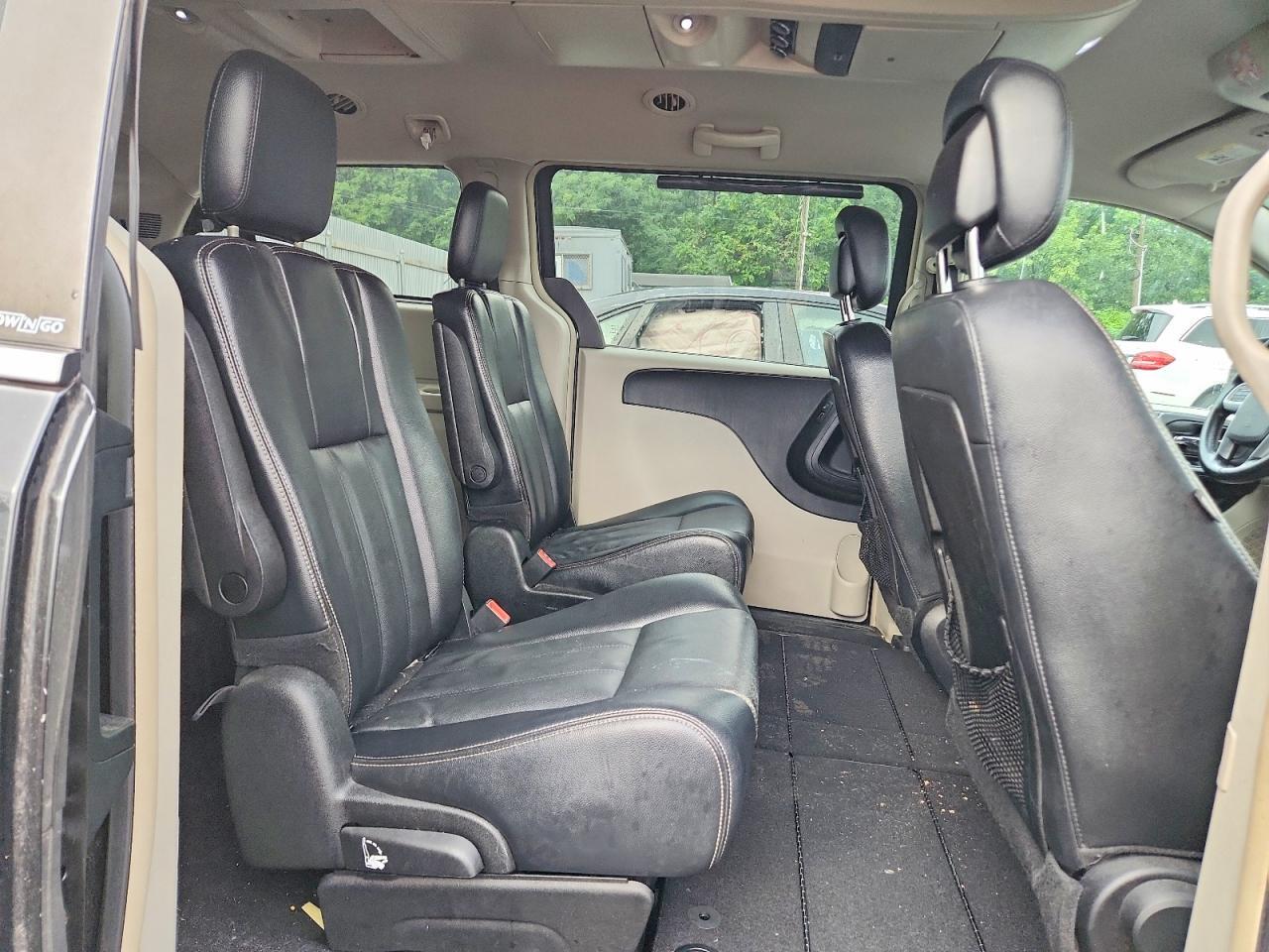 2013 CHRYSLER TOWN & COUNTRY TOURING — Фото 11 из 13