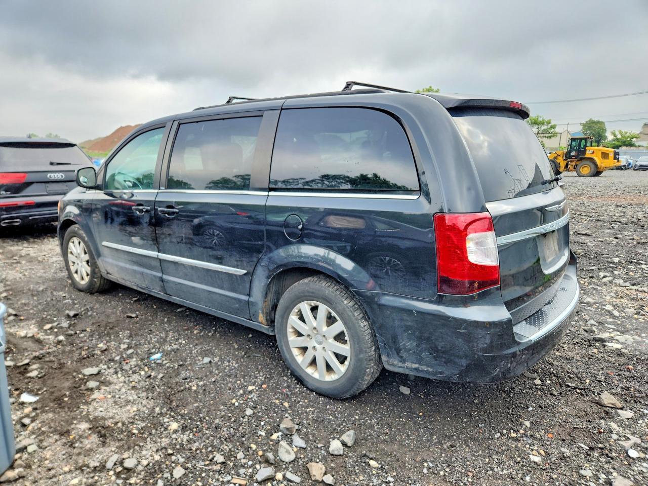 2013 CHRYSLER TOWN & COUNTRY TOURING — Фото 2 из 13