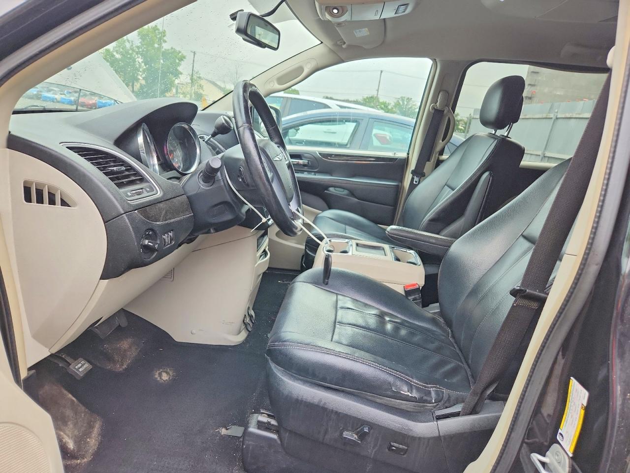 2013 CHRYSLER TOWN & COUNTRY TOURING — Фото 7 из 13