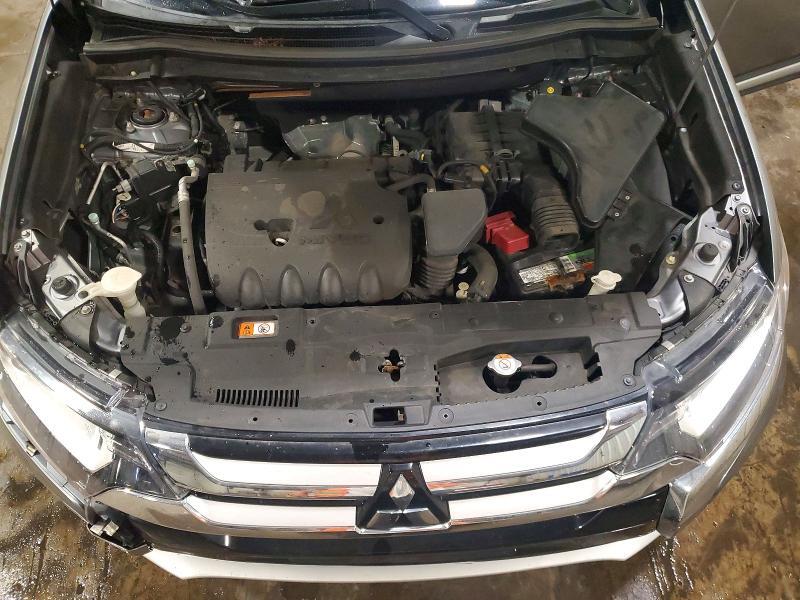 2016 MITSUBISHI OUTLANDER SE — Фото 12 из 16