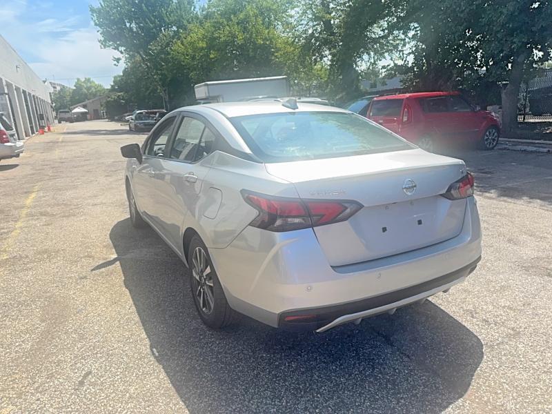 2020 NISSAN VERSA SV — Фото 3 из 10