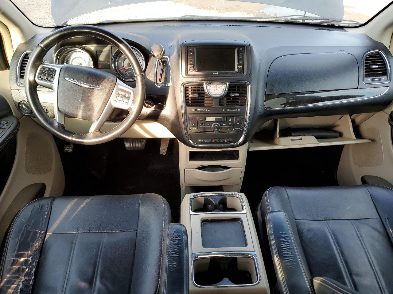 2013 CHRYSLER TOWN & COUNTRY TOURING — Фото 8 из 13