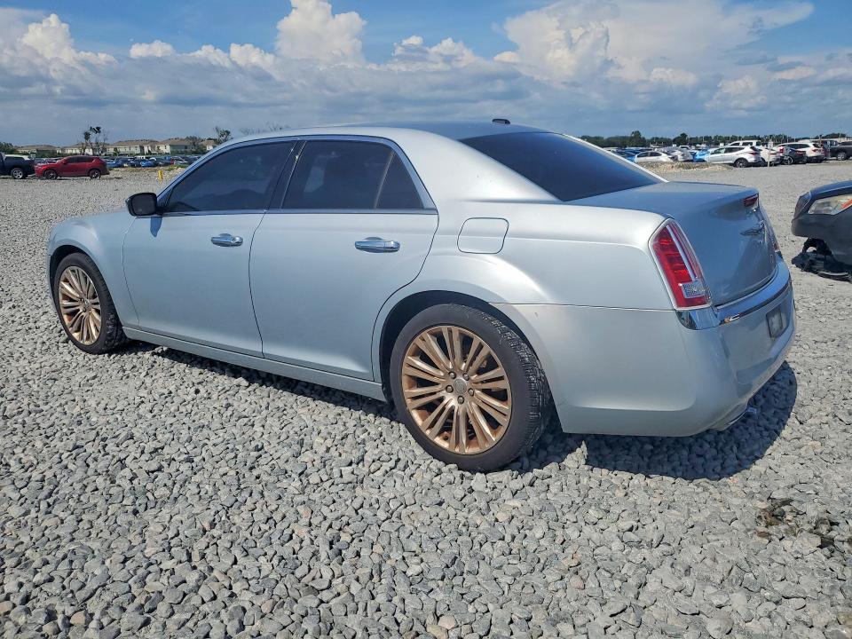 2013 CHRYSLER 300C — Фото 2 из 12
