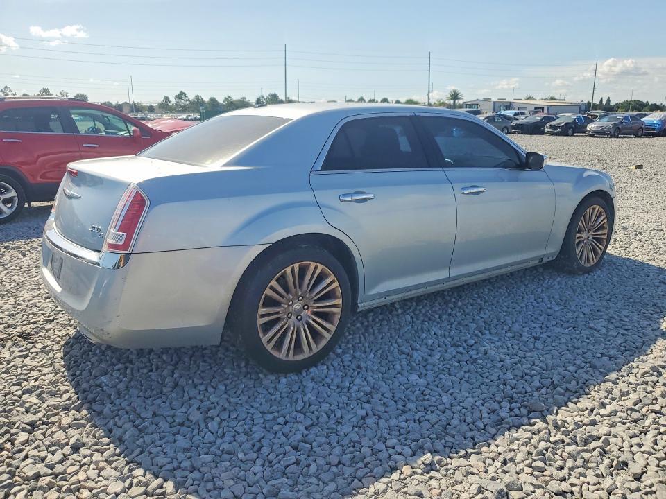 2013 CHRYSLER 300C — Фото 3 из 12