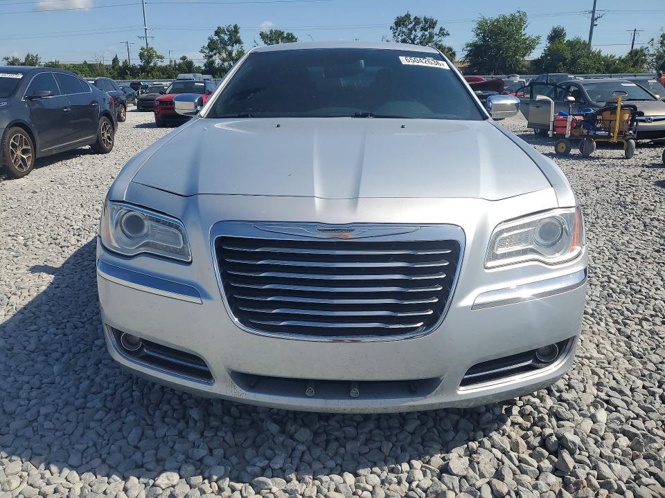2013 CHRYSLER 300C — Фото 5 из 12