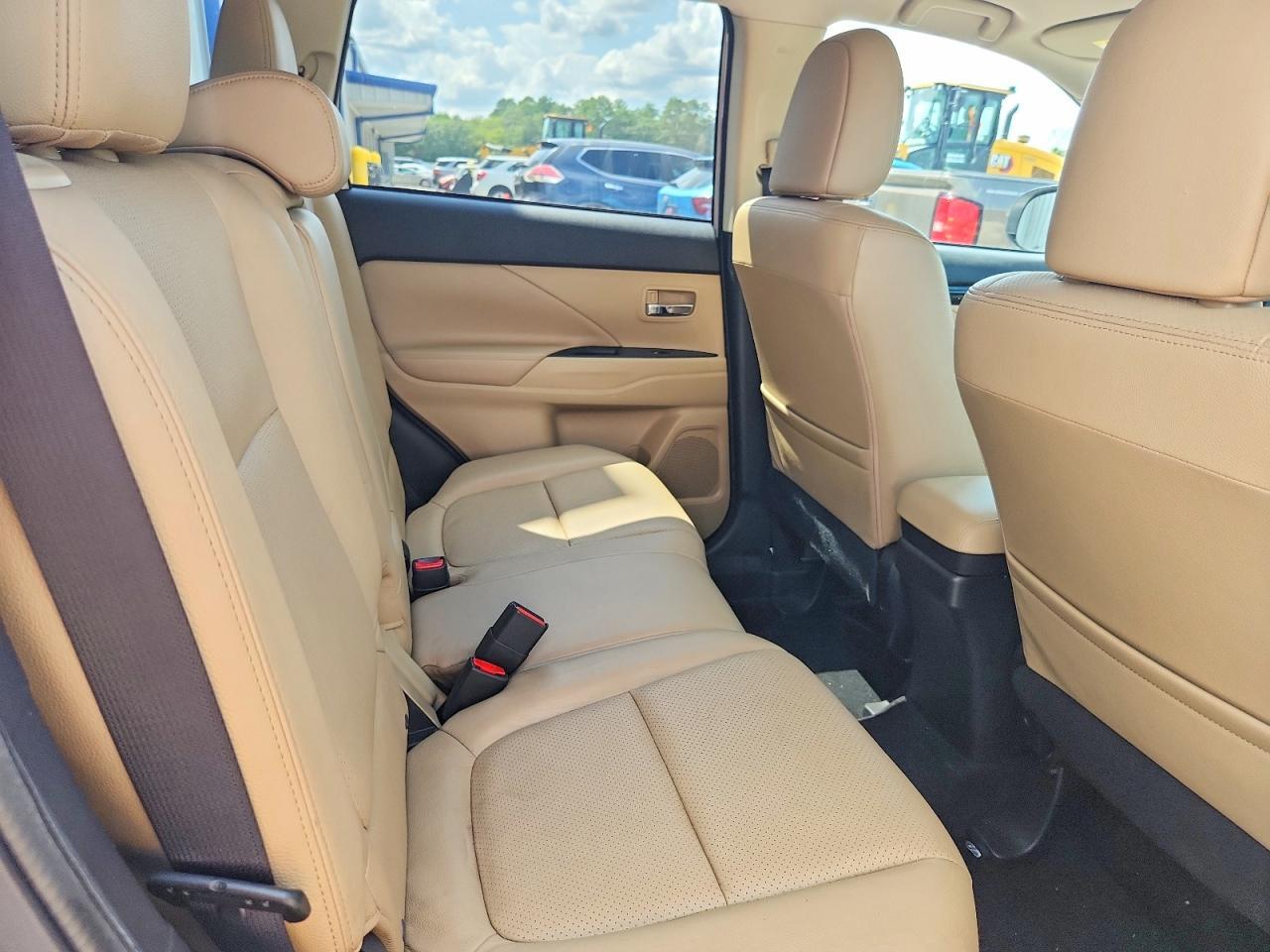 JA4AD3A34GZ010680 2016 MITSUBISHI OUTLANDER photo no. 11