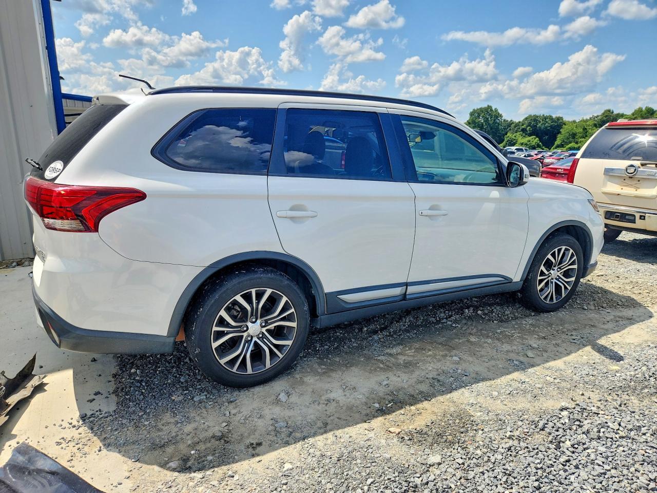 JA4AD3A34GZ010680 2016 MITSUBISHI OUTLANDER photo no. 3