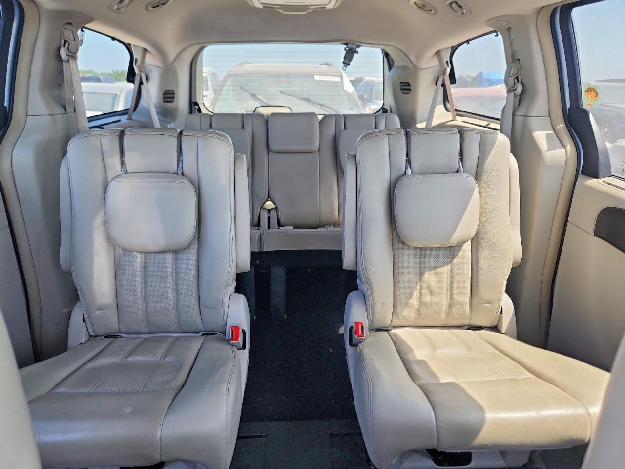 2013 CHRYSLER TOWN & COUNTRY TOURING — Фото 10 из 13
