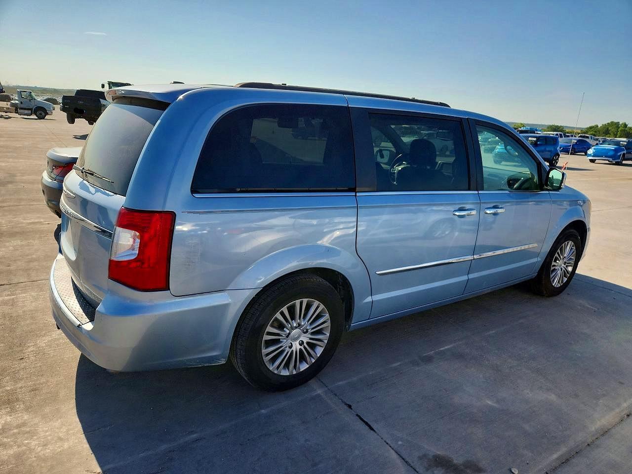 2013 CHRYSLER TOWN & COUNTRY TOURING — Фото 3 из 13