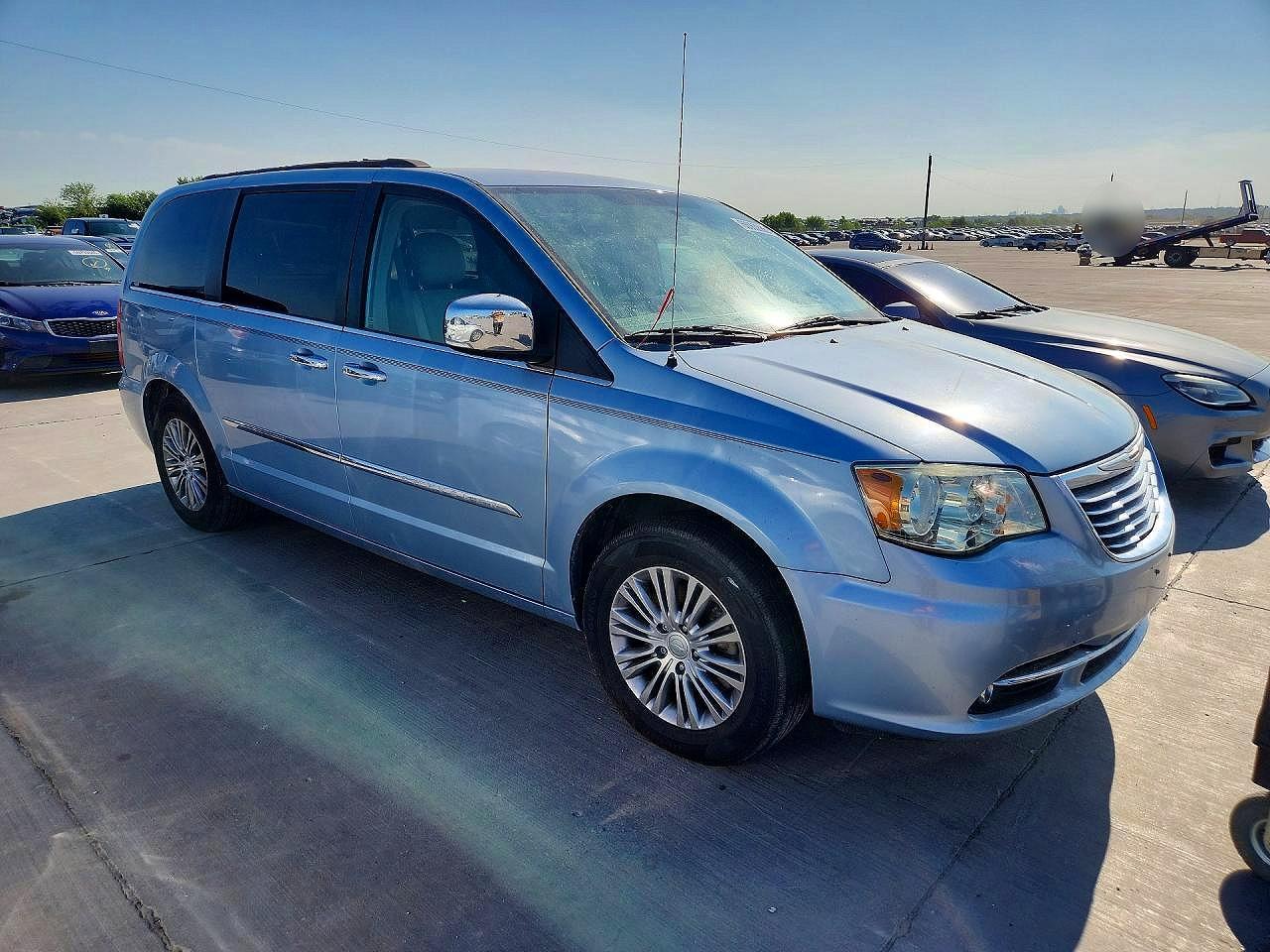 2013 CHRYSLER TOWN & COUNTRY TOURING — Фото 4 из 13
