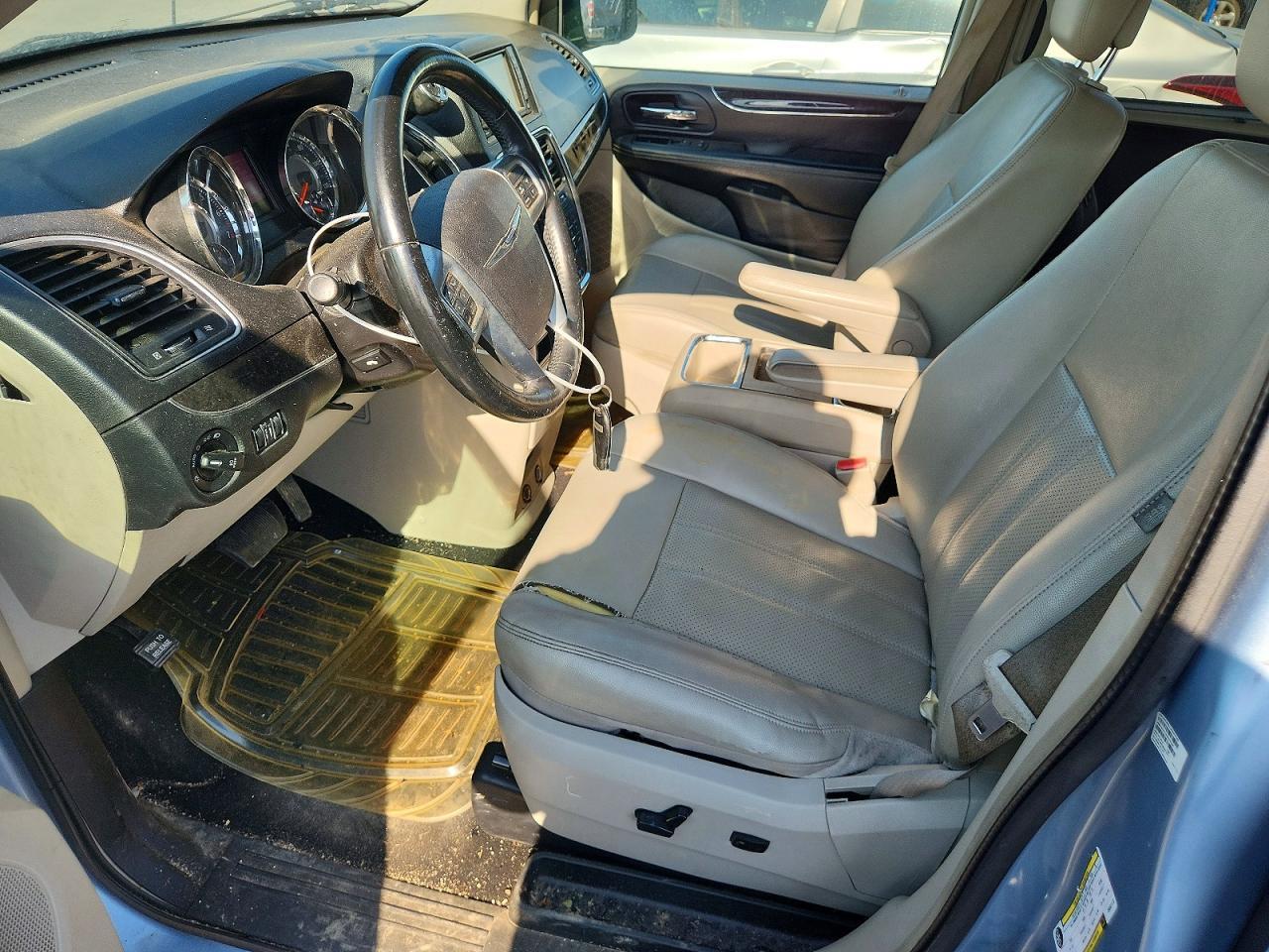 2013 CHRYSLER TOWN & COUNTRY TOURING — Фото 7 из 13