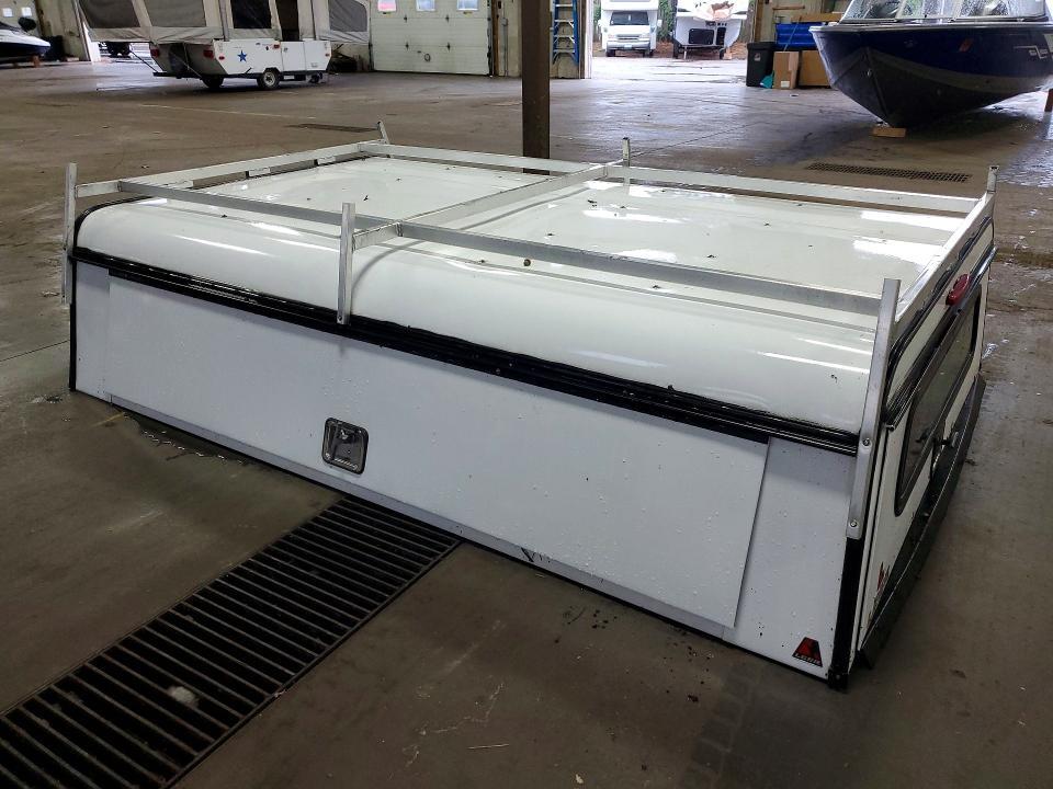2020 LEER TOPPER - TRUCK PARTS — Фото 2 из 7