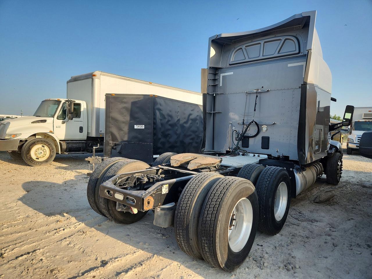 2020 PETERBILT 579 SEMI TRUCK — Фото 3 из 14