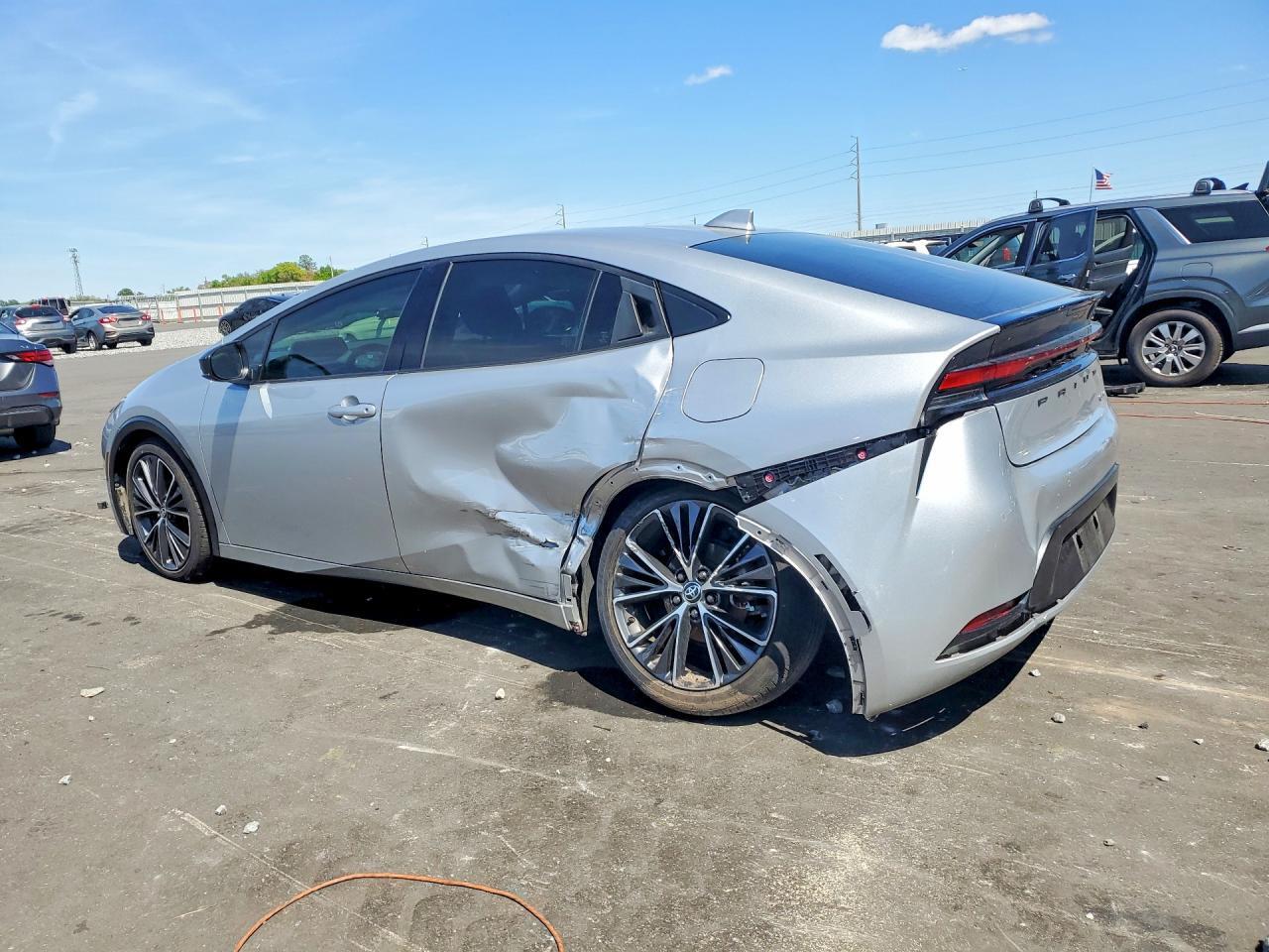 2024 TOYOTA PRIUS XLE — Фото 2 из 12