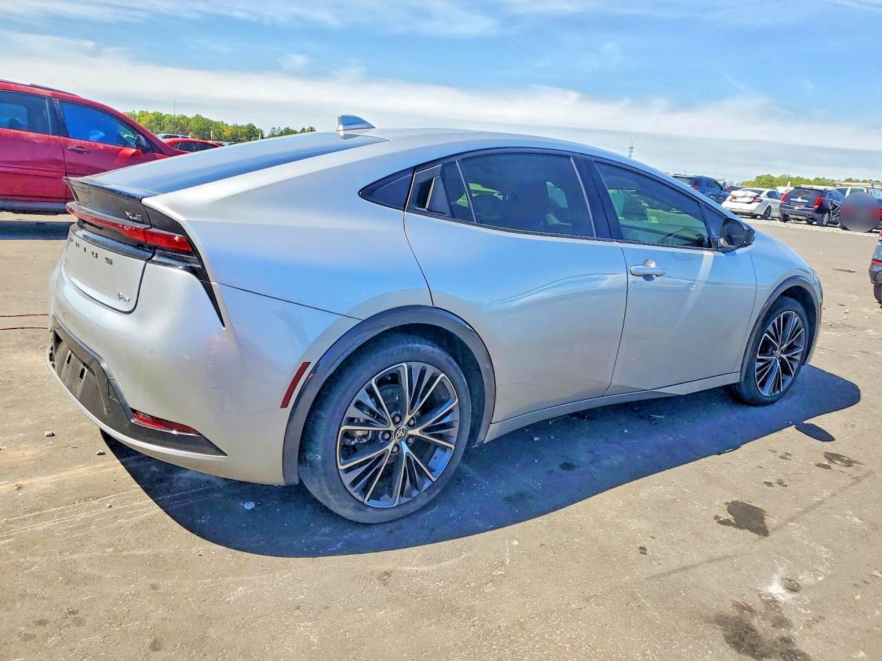 2024 TOYOTA PRIUS XLE — Фото 3 из 12