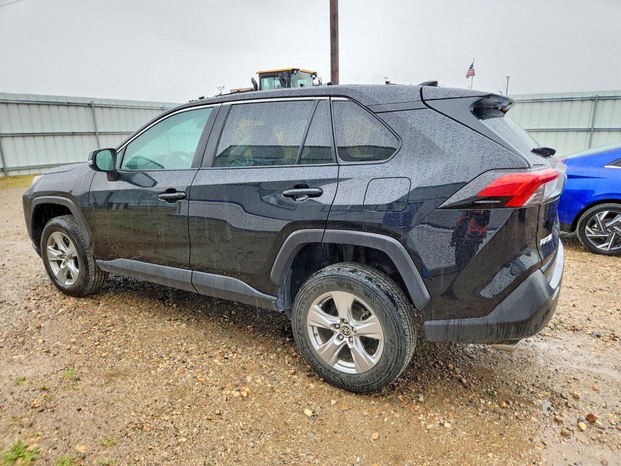 2024 TOYOTA RAV4 XLE — Фото 2 из 12