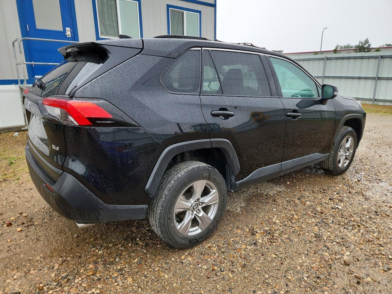 2024 TOYOTA RAV4 XLE — Фото 3 из 12
