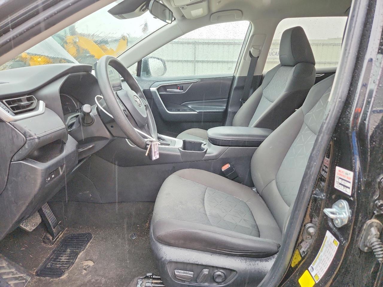 2024 TOYOTA RAV4 XLE — Фото 7 из 12