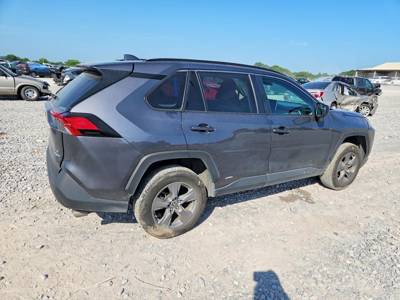 2024 TOYOTA RAV4 LE — Фото 3 из 13