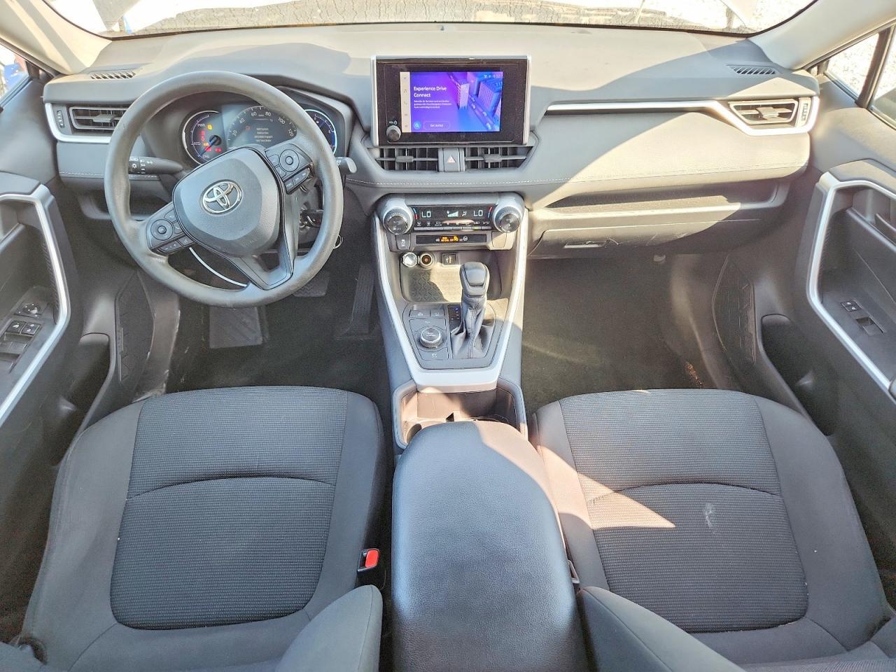 2024 TOYOTA RAV4 LE — Фото 8 из 13
