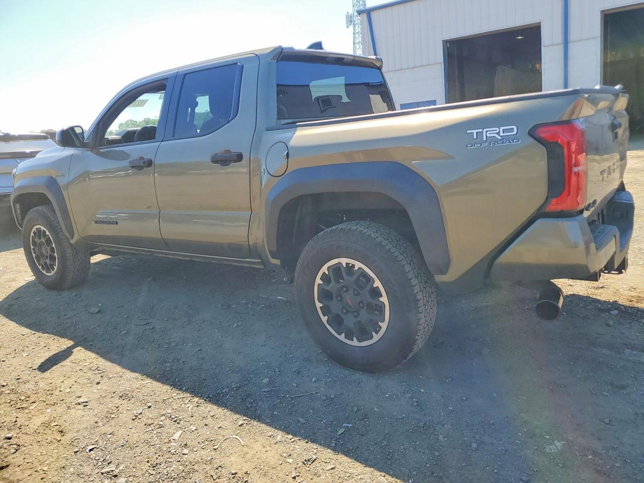 2024 TOYOTA TACOMA TRD OFF-ROAD — Фото 2 из 12