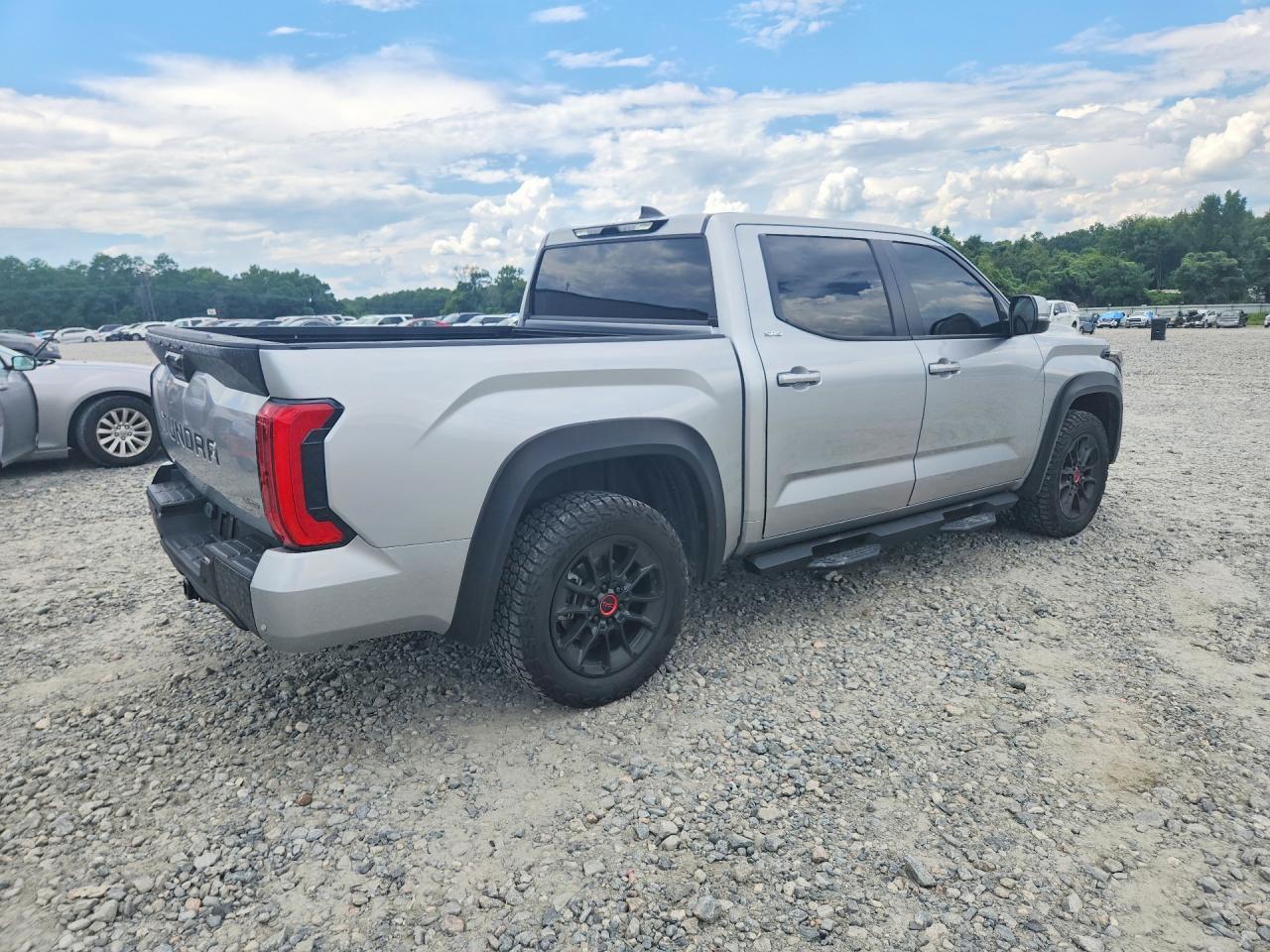 2024 TOYOTA TUNDRA SR5 — Фото 3 из 13